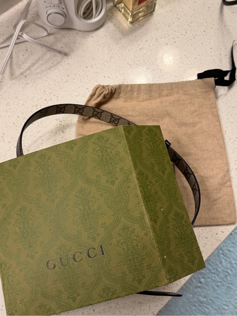 Gucci reversible Beige Monogram Canvas Belt with Gold Buckle - Picture 6 of 8